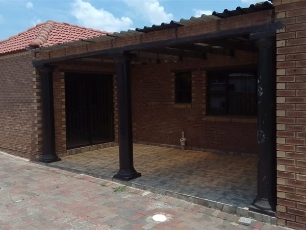4 Bedroom House 4 Bedroom House