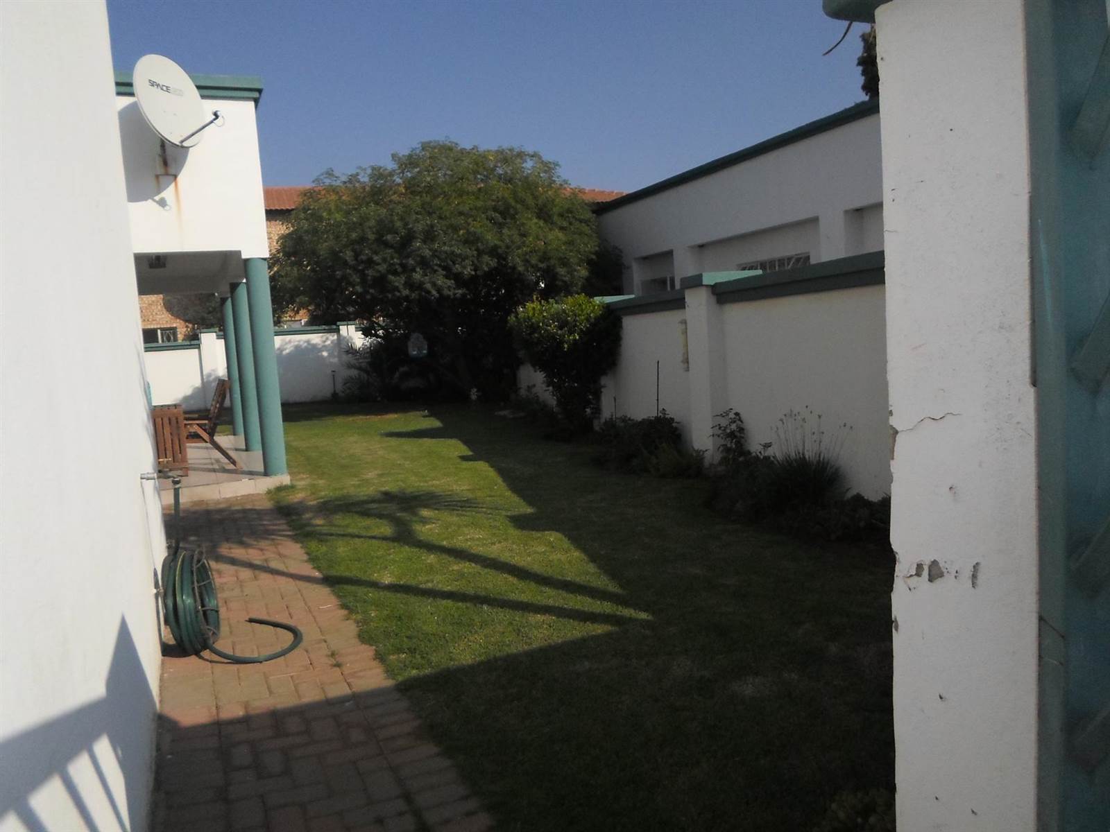 3 Bed Townhouse in Randfontein Central photo number 2