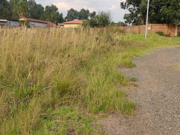 735 m² Land available in Krugersrus