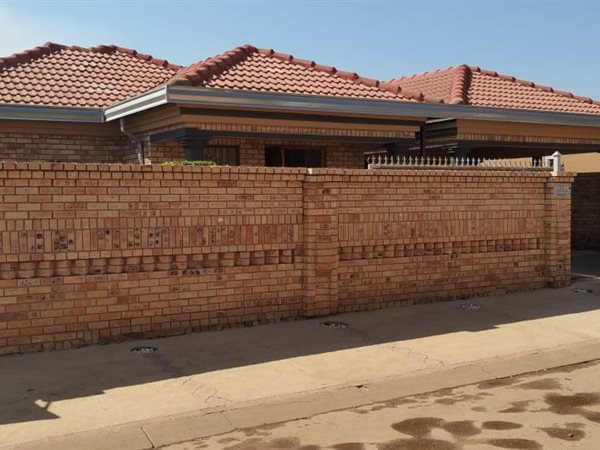4 Bed House in Mahube Valley