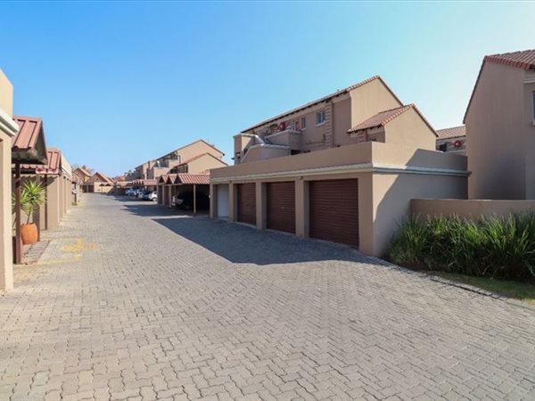 2 Bedroom Townhouse 2 Bedroom Townhouse