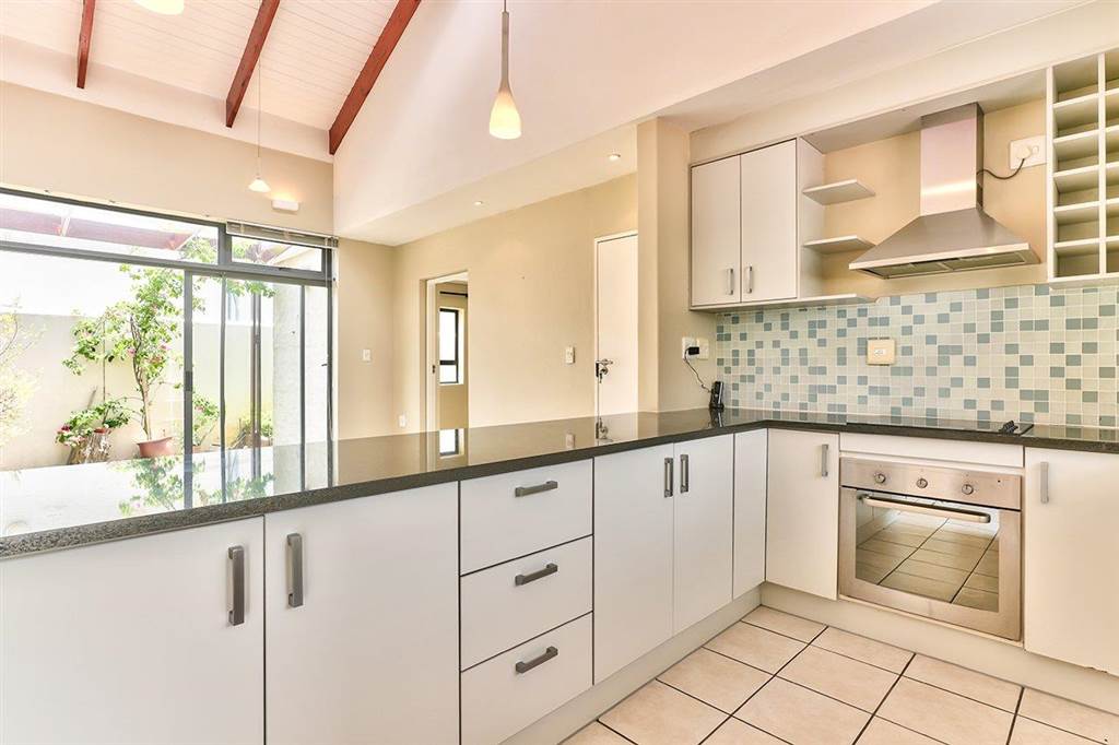 2 Bed House in Hout Bay and surrounds photo number 6