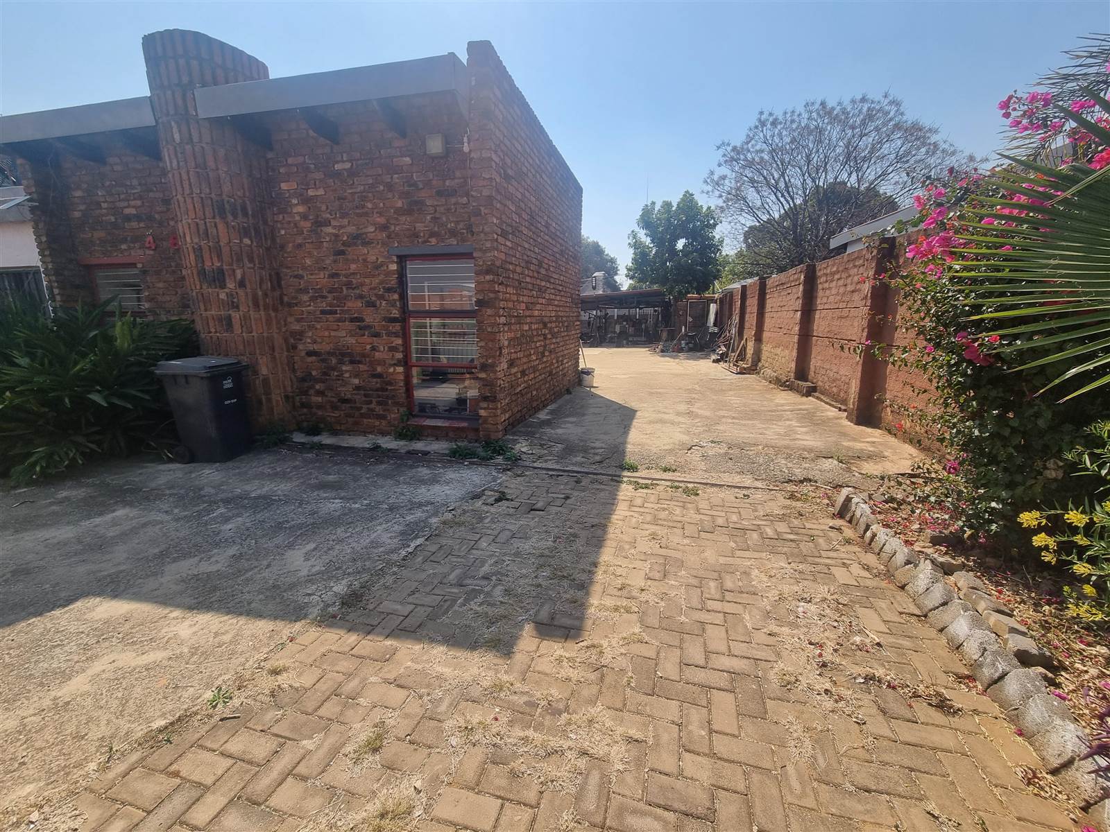 6 Bed House in Garsfontein photo number 3