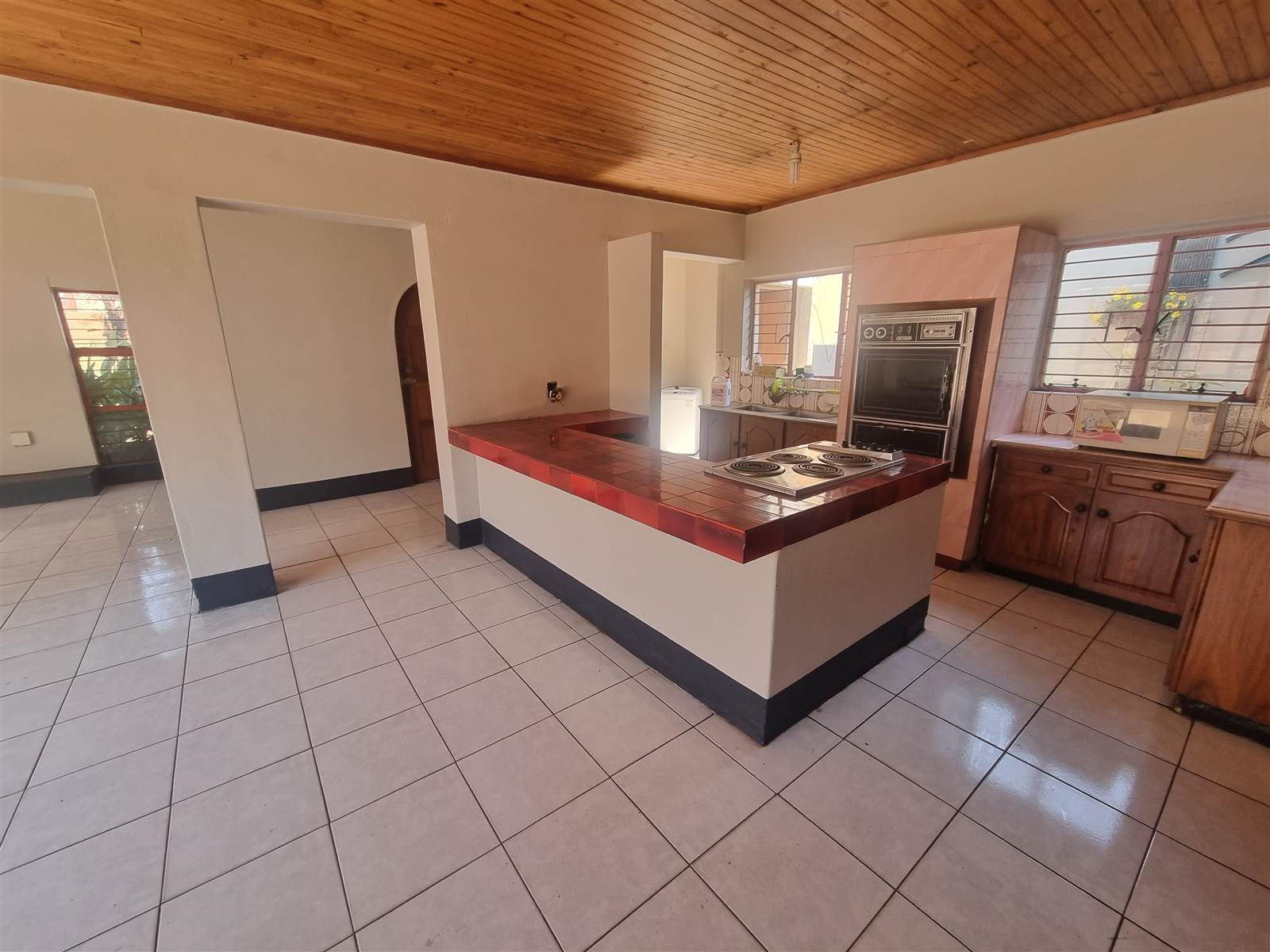 6 Bed House in Garsfontein photo number 11