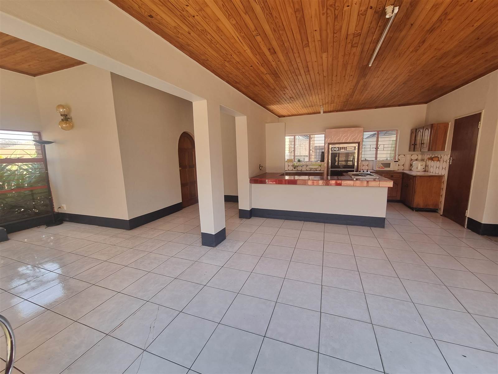 6 Bed House in Garsfontein photo number 7