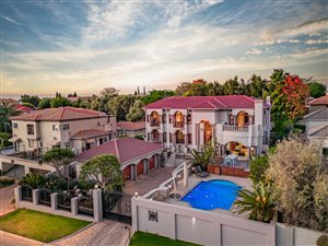5 Bed House in Ruimsig Country Estate