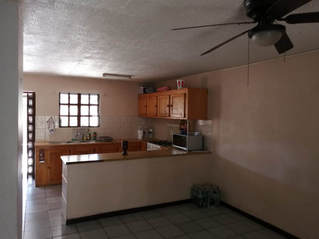 3 Bed House in Musina photo number 4