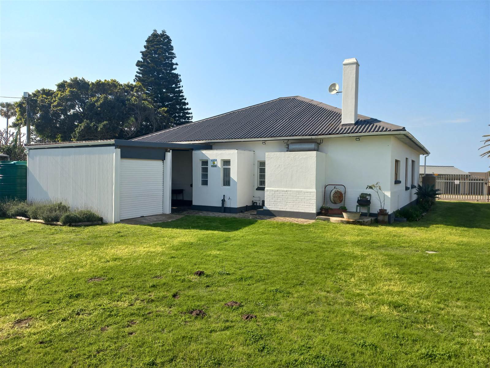 4 Bed House in Jeffreys Bay photo number 1