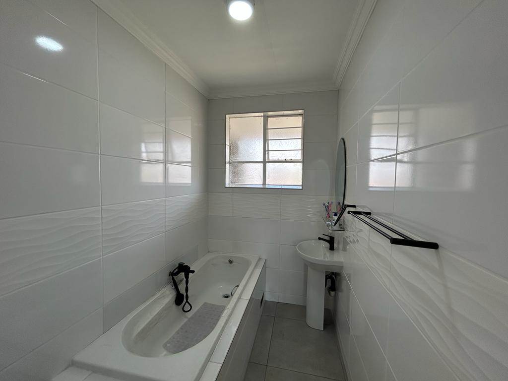 2 Bed Apartment in Southcrest photo number 14