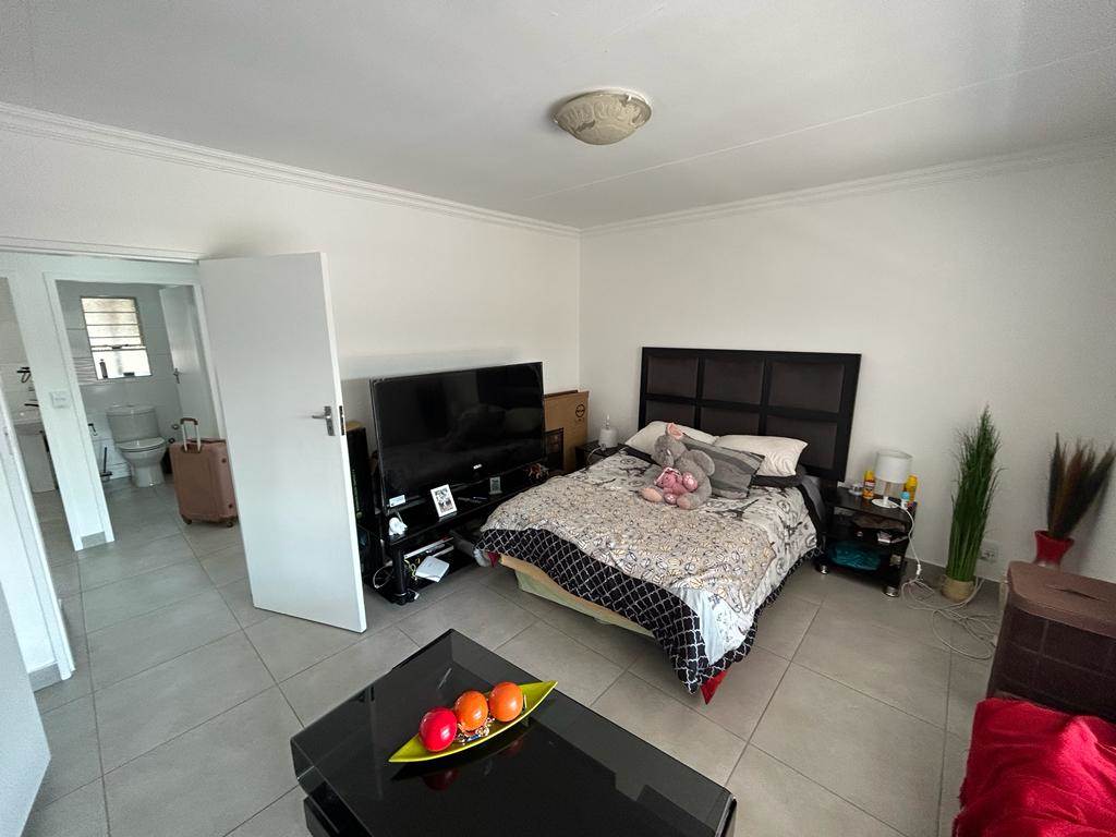 2 Bed Apartment in Southcrest photo number 12