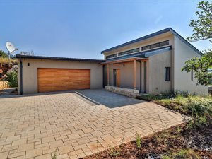 3 Bed Townhouse in Victoria Country Club Estate