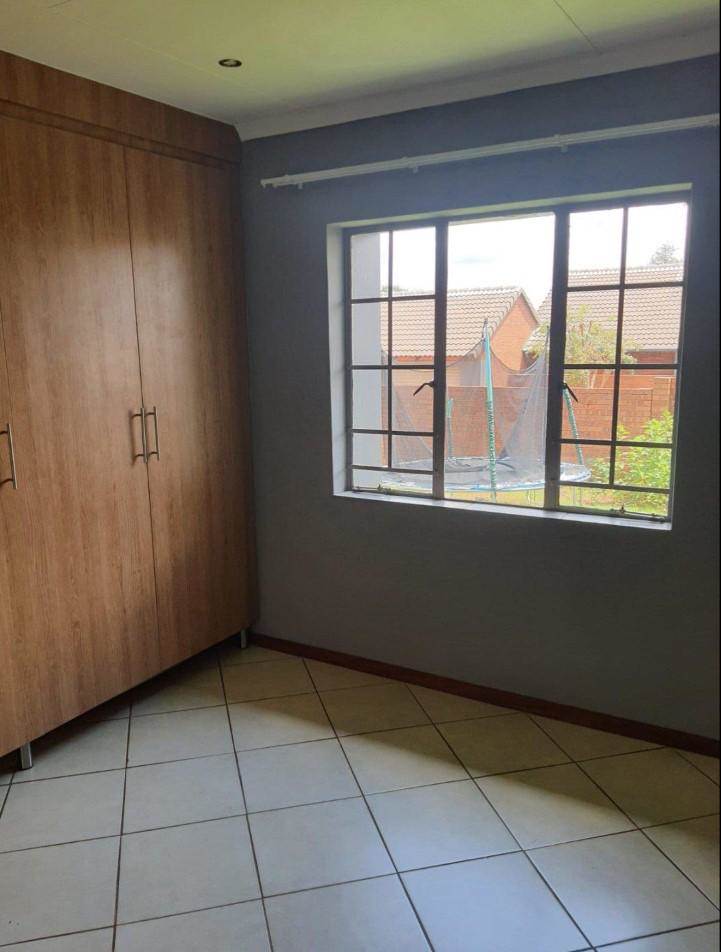 3 Bed Townhouse in Mooikloof Ridge photo number 16