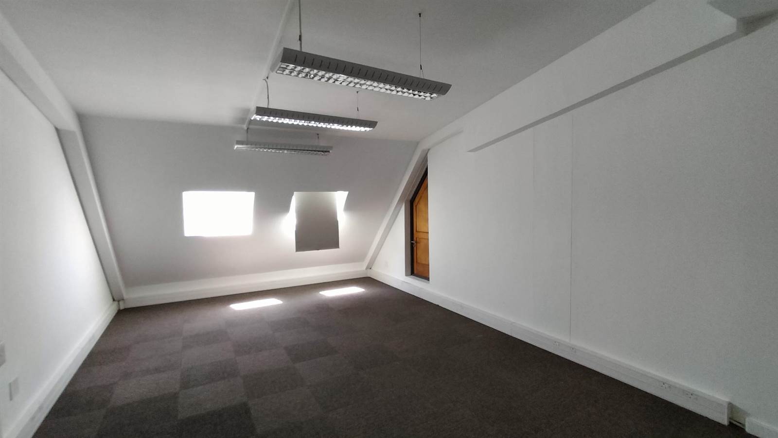 300  m² Office Space in De Waterkant photo number 12