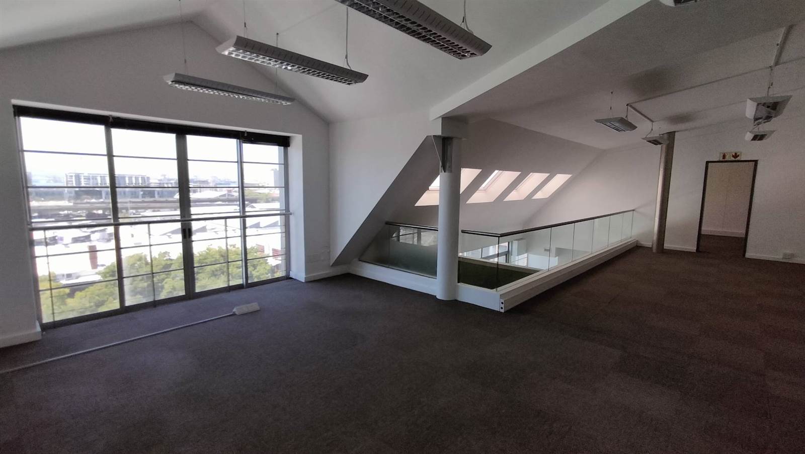 300  m² Office Space in De Waterkant photo number 10