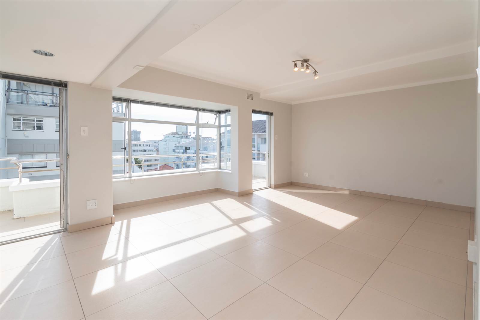 2 Bed Apartment in Sea Point photo number 6