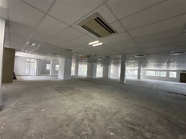 686  m² Commercial space