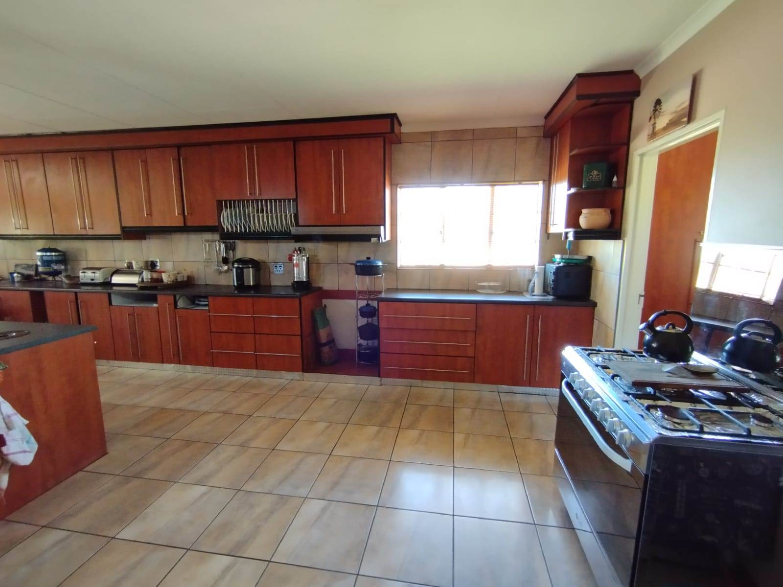 4 Bed House in Upington photo number 10