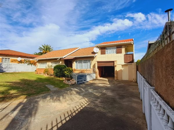 4 Bedroom House 4 Bedroom House