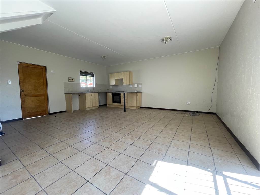 2 Bed Duplex in Greenstone Hill photo number 6