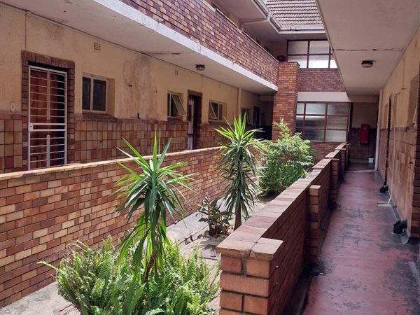 2 Bed Apartment in Parow Central