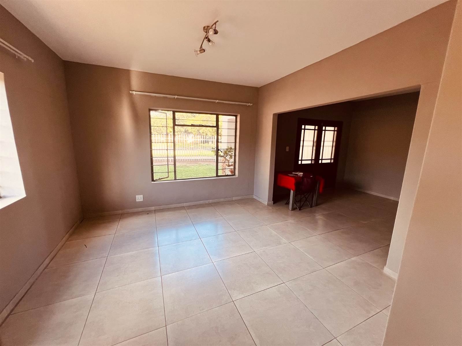 2 Bed House in Rietfontein photo number 6