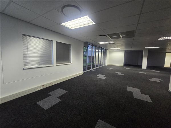 183  m² Commercial space