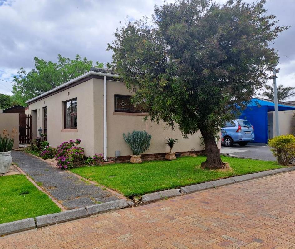 2 Bed Townhouse in Brackenfell Central photo number 16