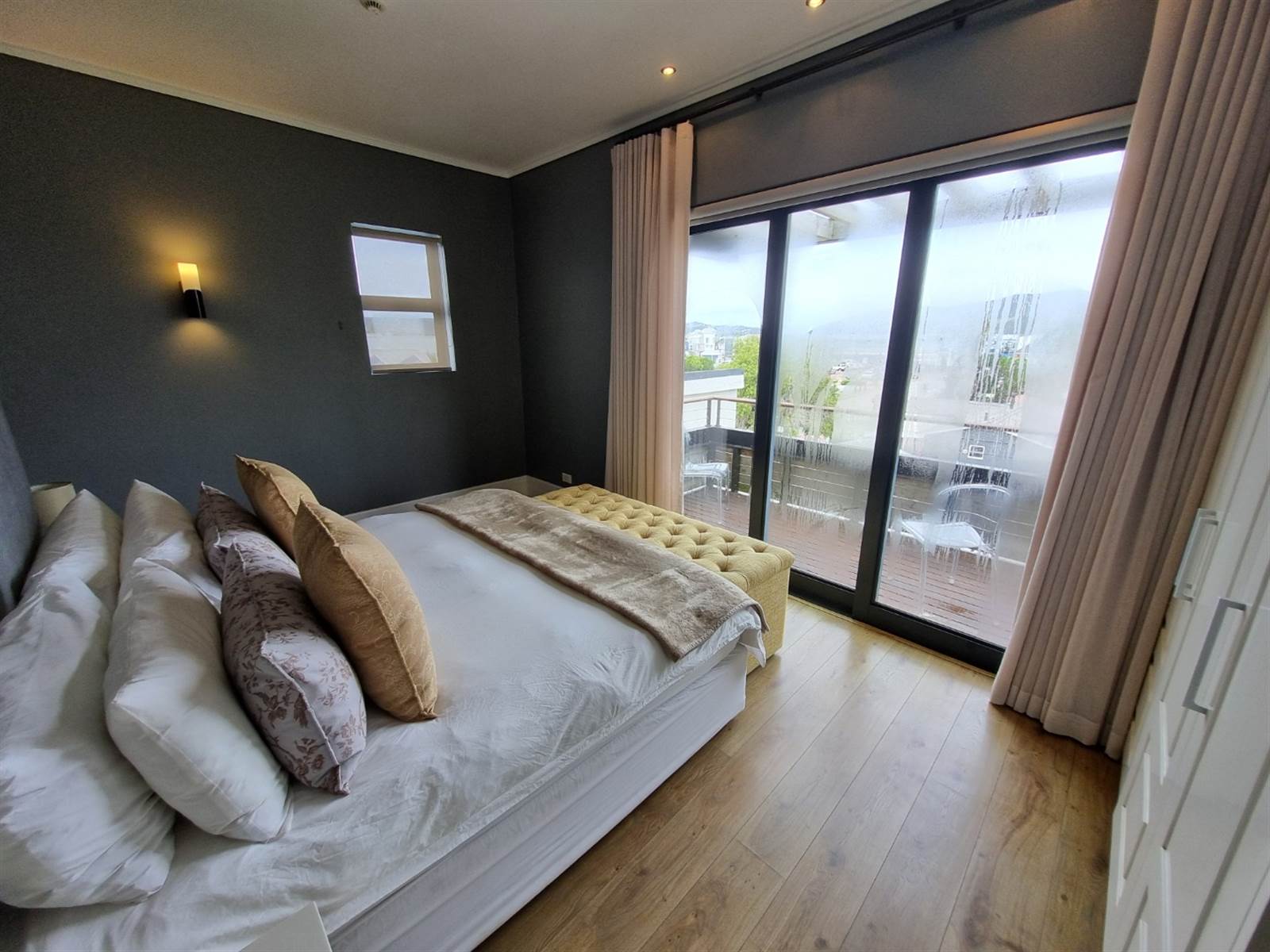 1 Bed Apartment in Knysna Central photo number 7