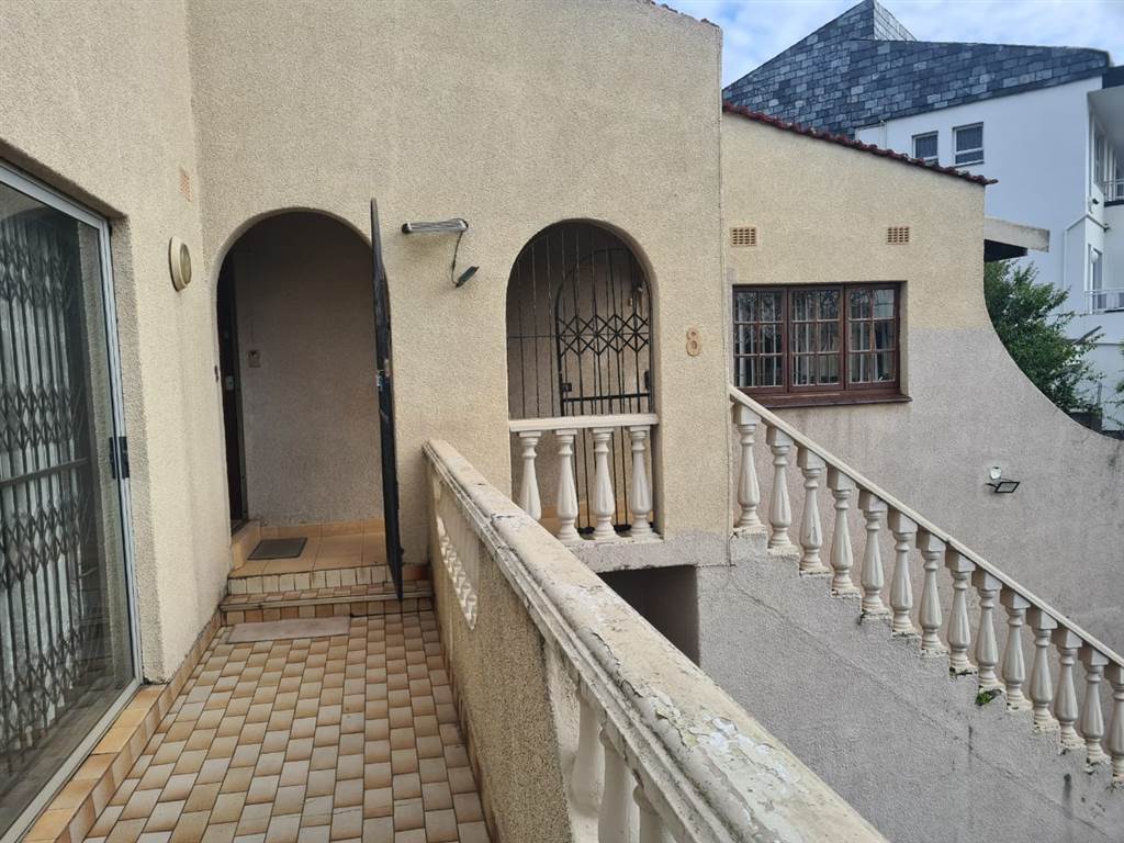 4 Bed House in Kharwastan photo number 3