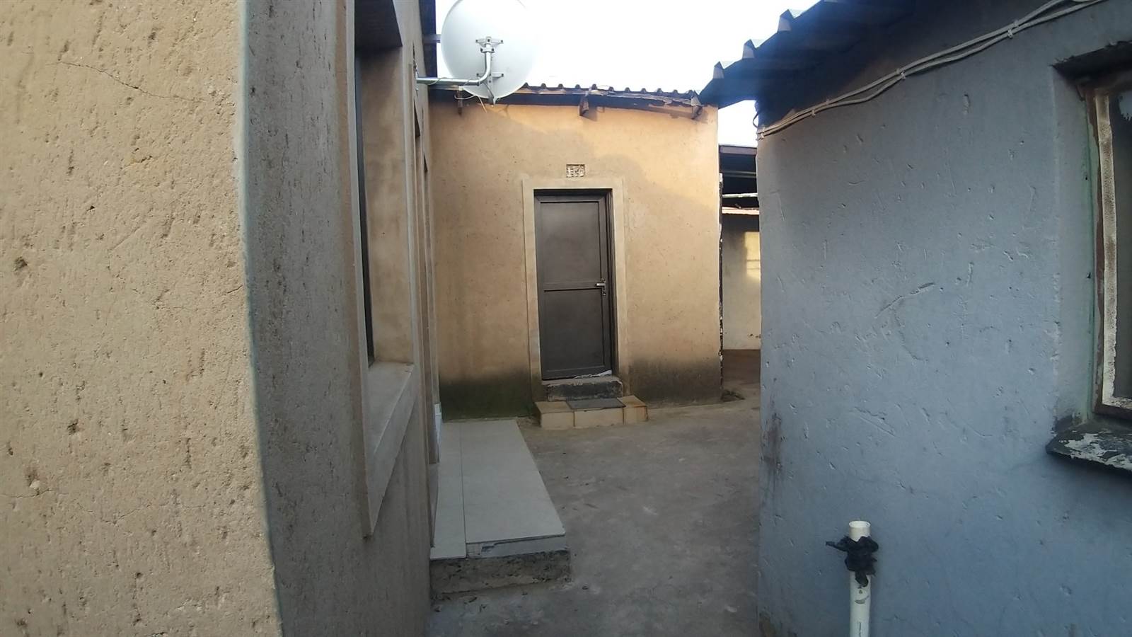 2 Bed House in Zola photo number 8