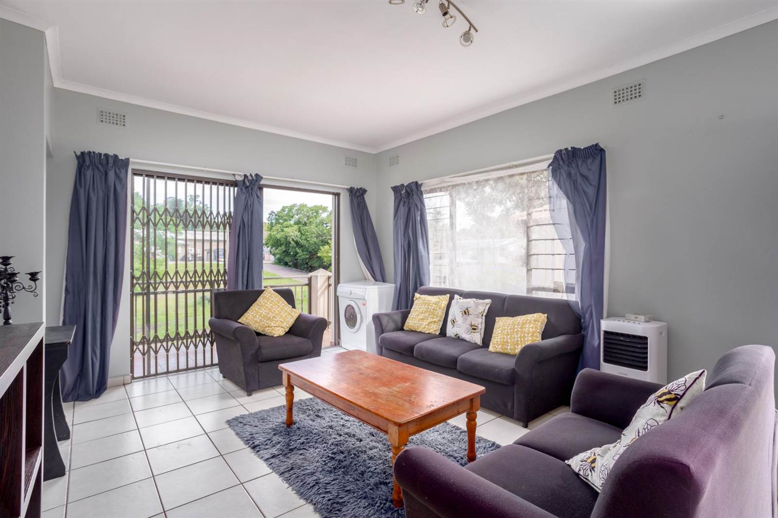 3 Bed Apartment in Pinelands photo number 3