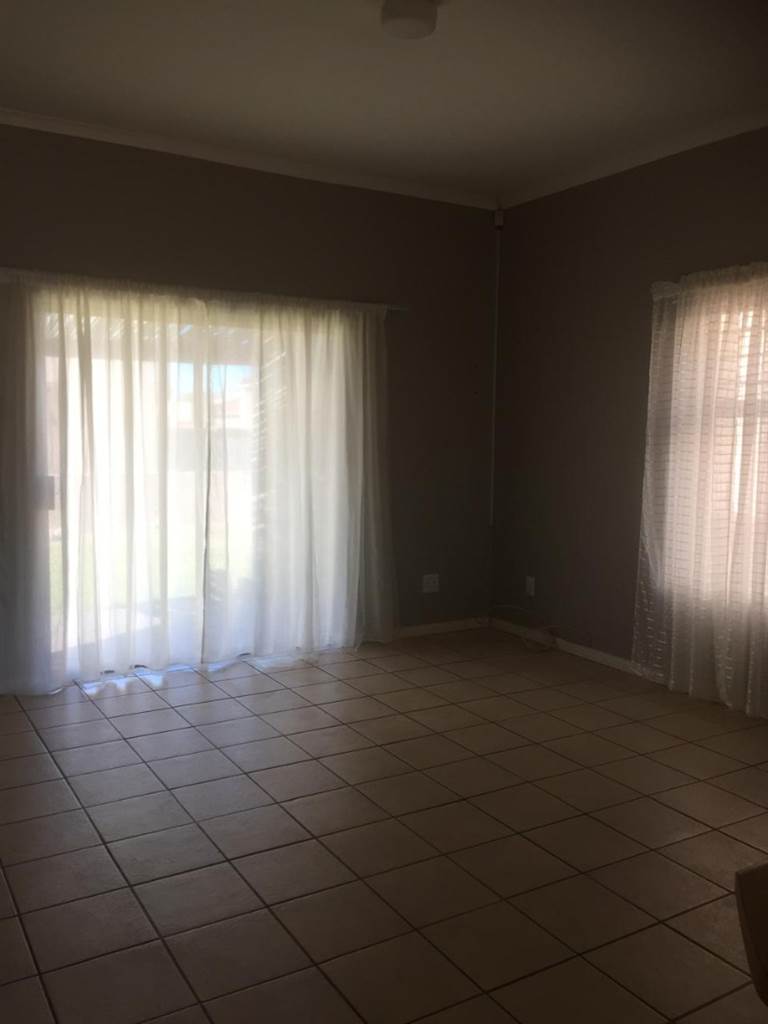 2 Bed Townhouse in Saldanha photo number 8