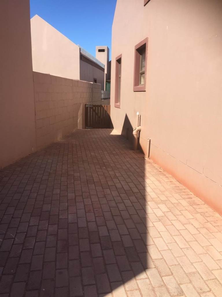 2 Bed Townhouse in Saldanha photo number 11