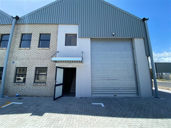 211  m² Industrial space