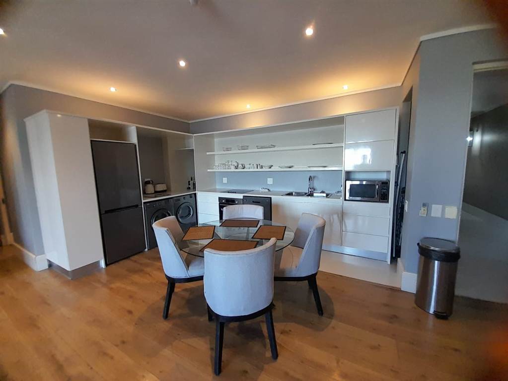 2 Bed Apartment in Knysna Central photo number 3