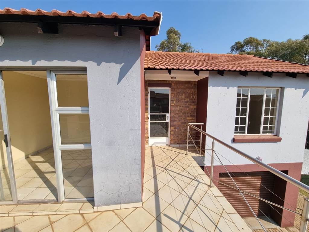 3 Bed Townhouse in Lydenburg photo number 11