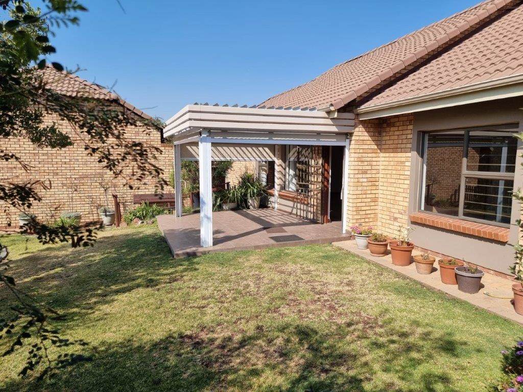 3 Bed Simplex in Olivedale photo number 3