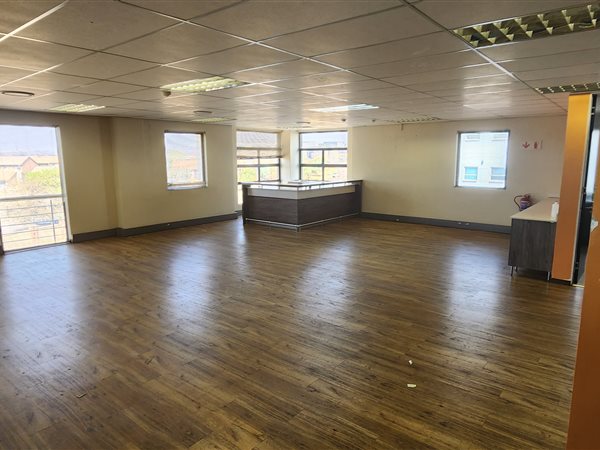 432.399993896484  m² Commercial space