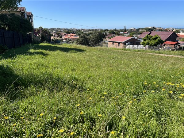 800 m² Land available in Aston Bay