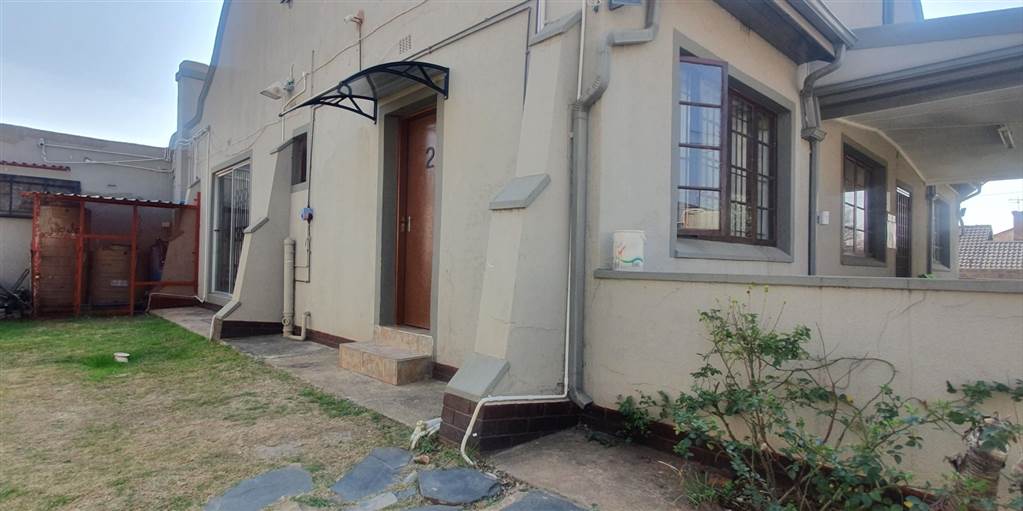 4 Bed House in Roodepoort Central photo number 5