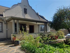 4 Bed House in Roodepoort Central