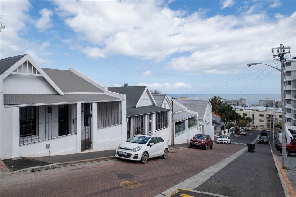 1 Bed House in Sea Point photo number 17