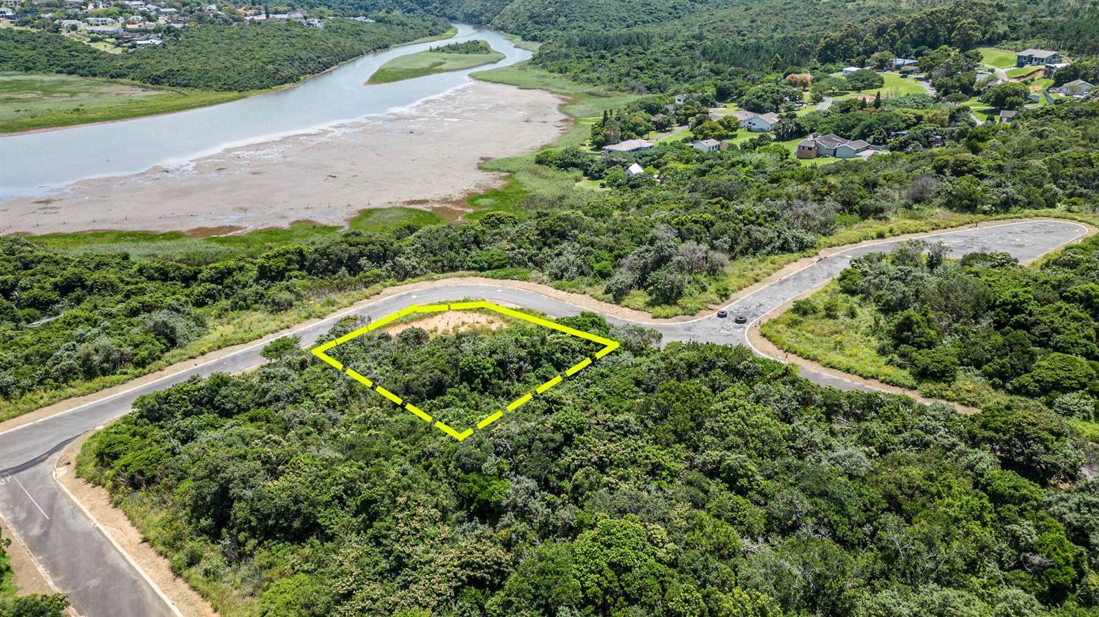 519 m² Land available in Beacon Bay photo number 1