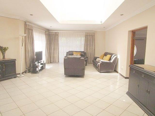 3 Bed House in Marais Steyn Park photo number 2