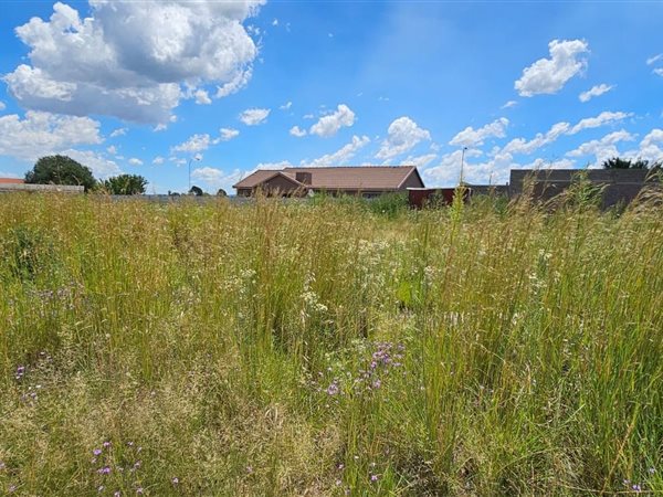 1033 m² Land available in Riversdale