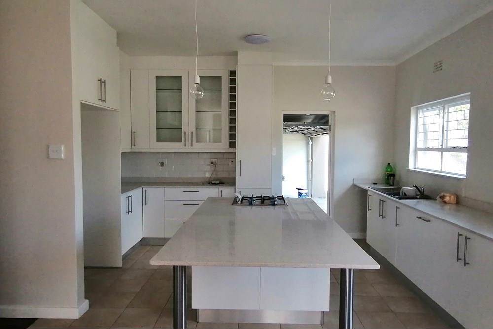 4 Bed House in Milnerton Central photo number 9