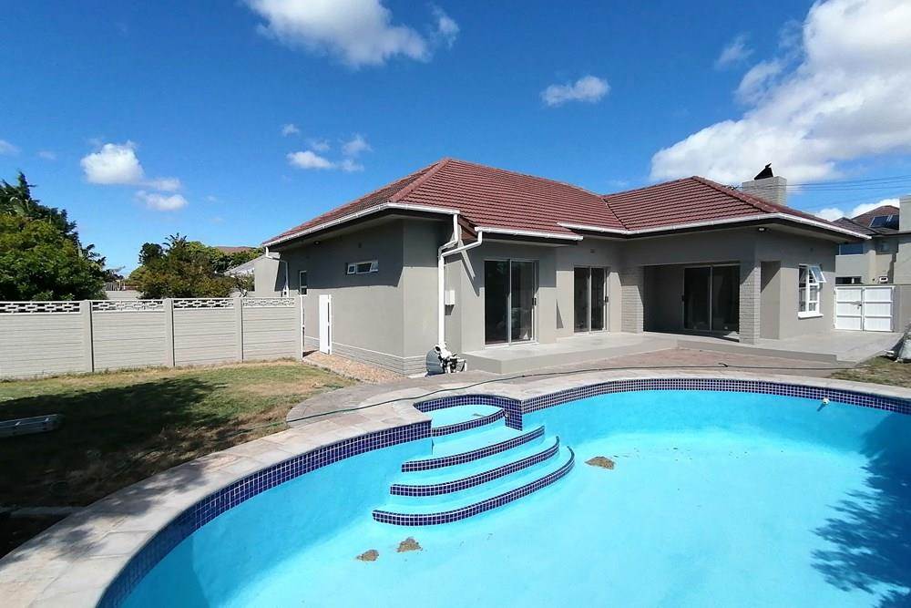 4 Bed House in Milnerton Central photo number 1