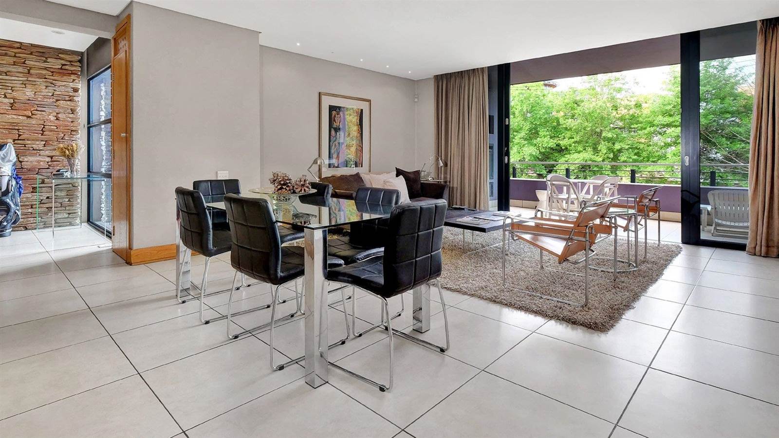 1 Bed Apartment in Melrose Arch photo number 2