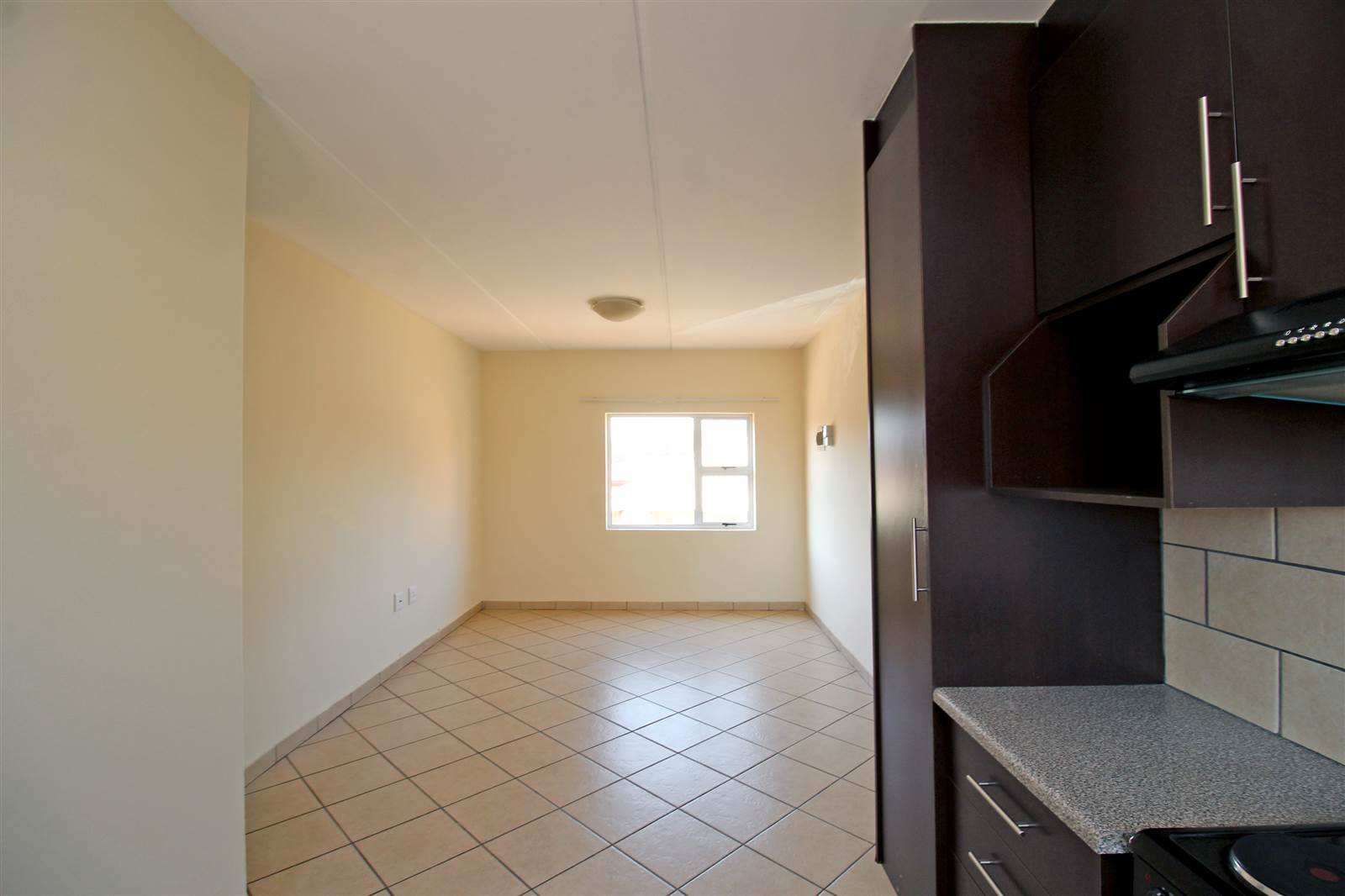 2 Bed Apartment in Kempton Park Central photo number 3