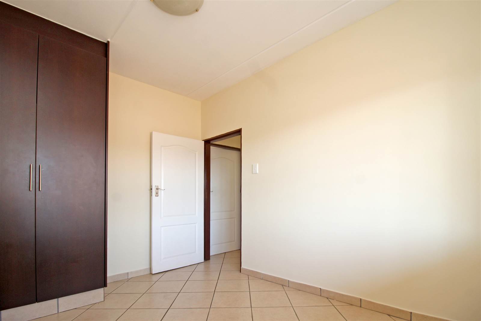 2 Bed Apartment in Kempton Park Central photo number 7